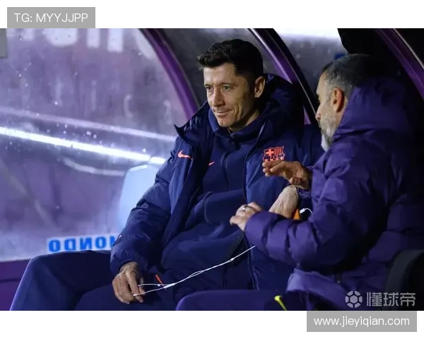 马卡电台报道莱万将在37岁时与巴萨不续约离队已成定局 马卡电台报道莱万将在37岁时与巴萨不续约离队已成定局