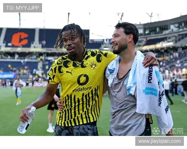 多特蒙德与汉堡上半场战成平局丘库埃梅卡错失良机卡帕尔多射门中柱